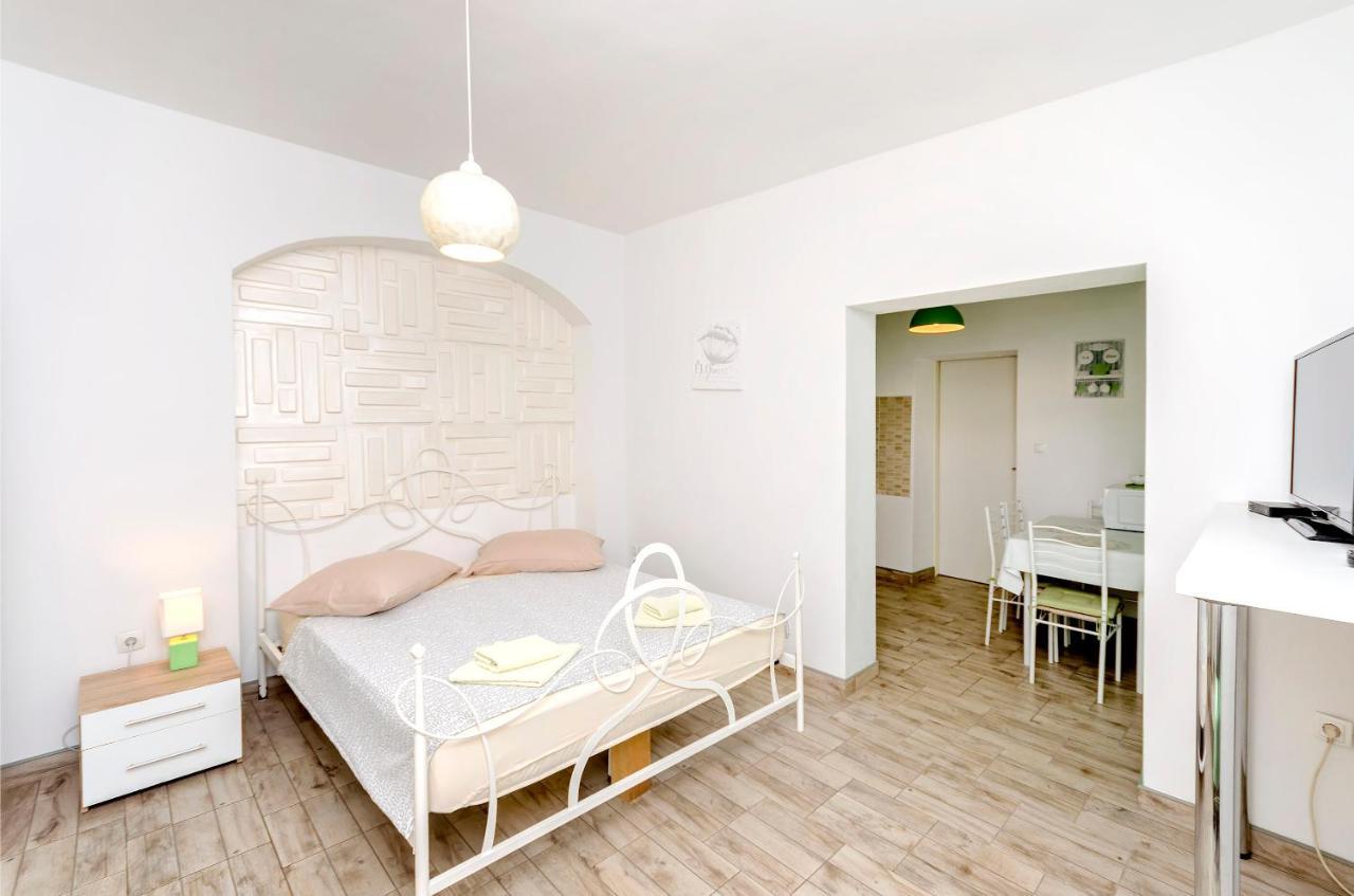 Apartments And Room Take It Easy Tribalj 外观 照片