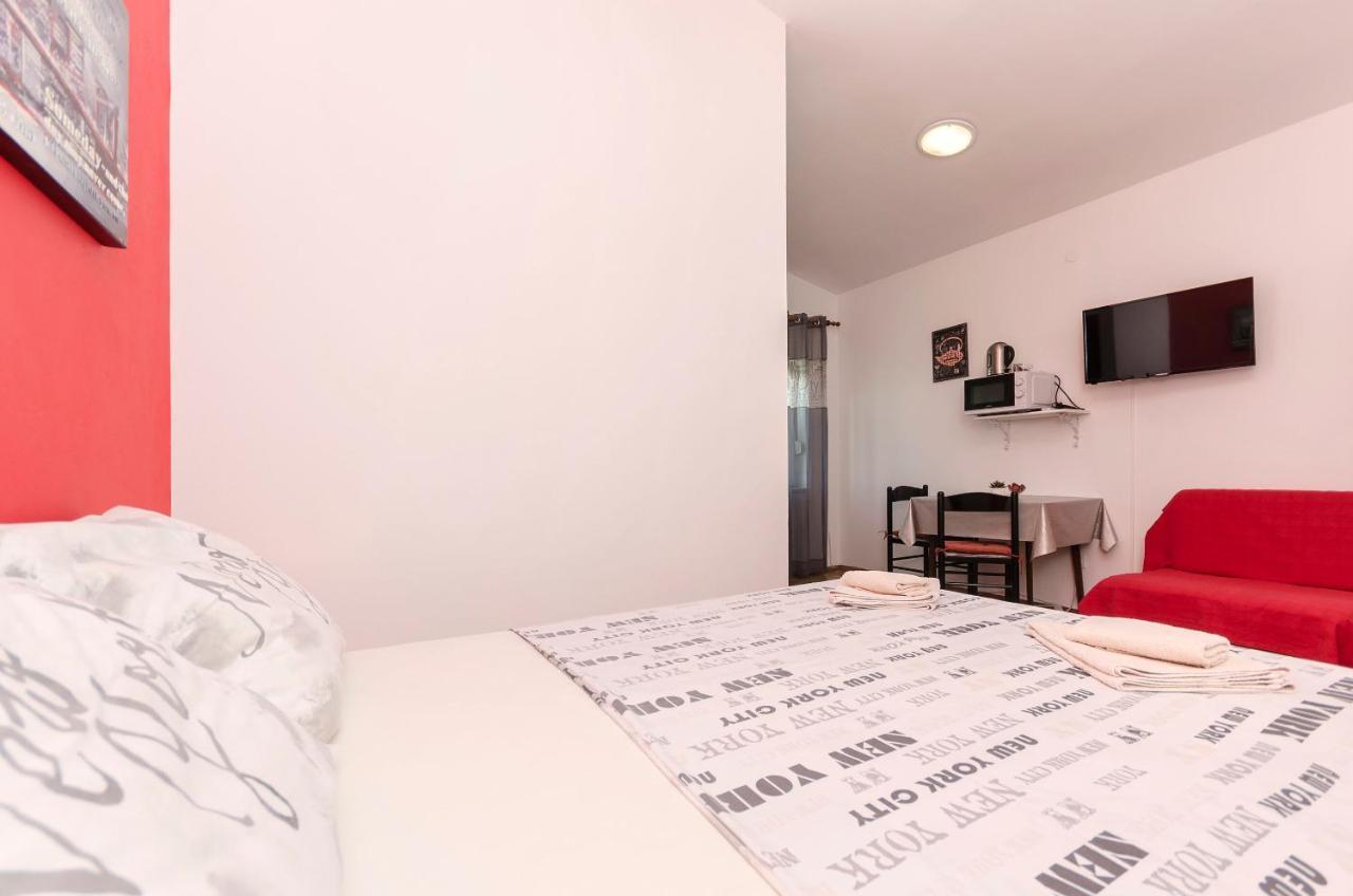 Apartments And Room Take It Easy Tribalj 外观 照片