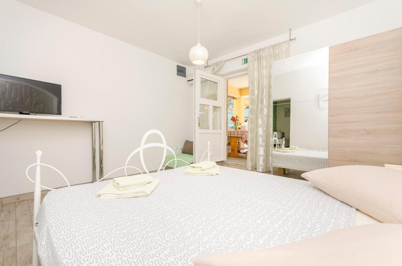 Apartments And Room Take It Easy Tribalj 外观 照片